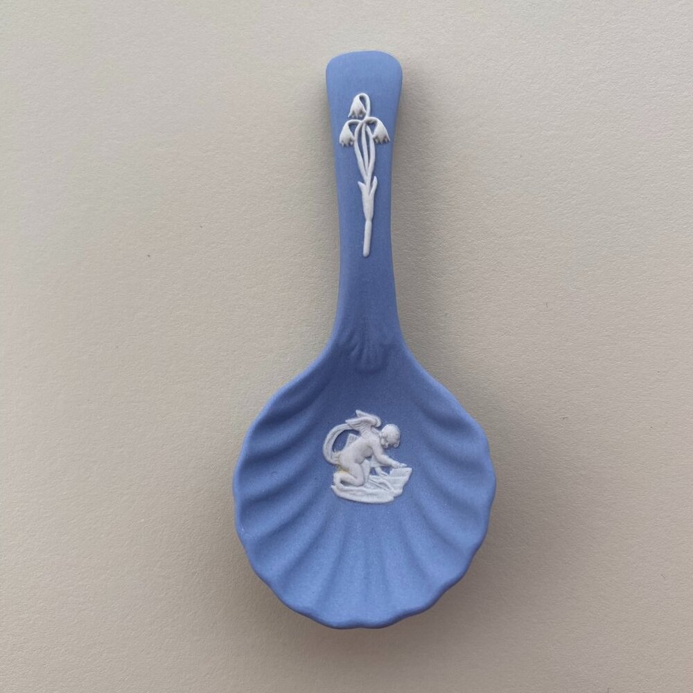 Wedgwood Blue Jasperware Christening Spoon with White Motif - Cupid and Lilies - Picture 3 of 8
